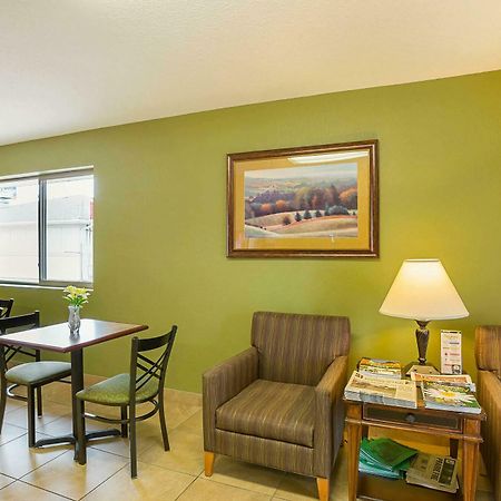 Rodeway Inn & Suites Kearney Exterior foto