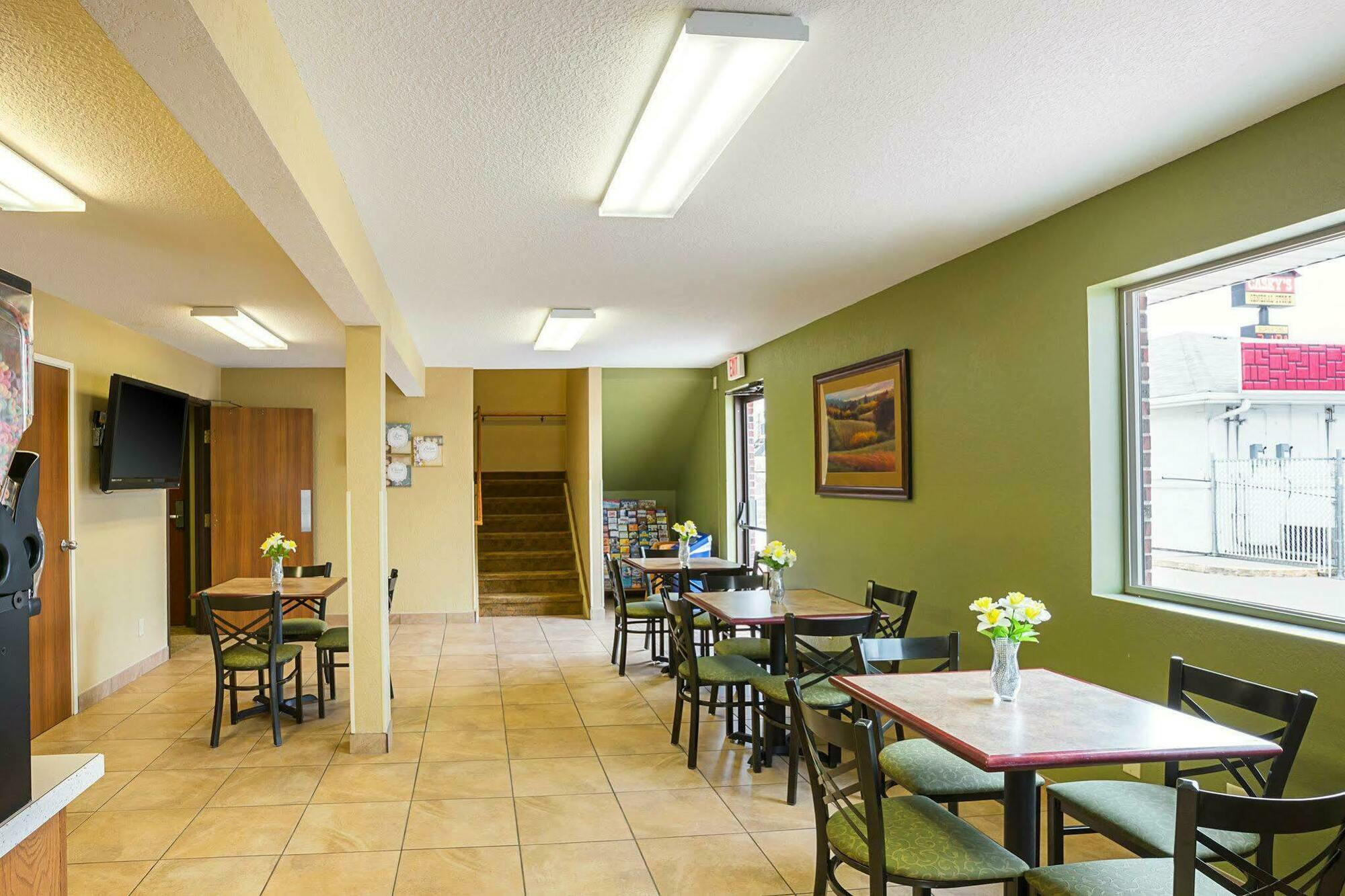 Rodeway Inn & Suites Kearney Exterior foto