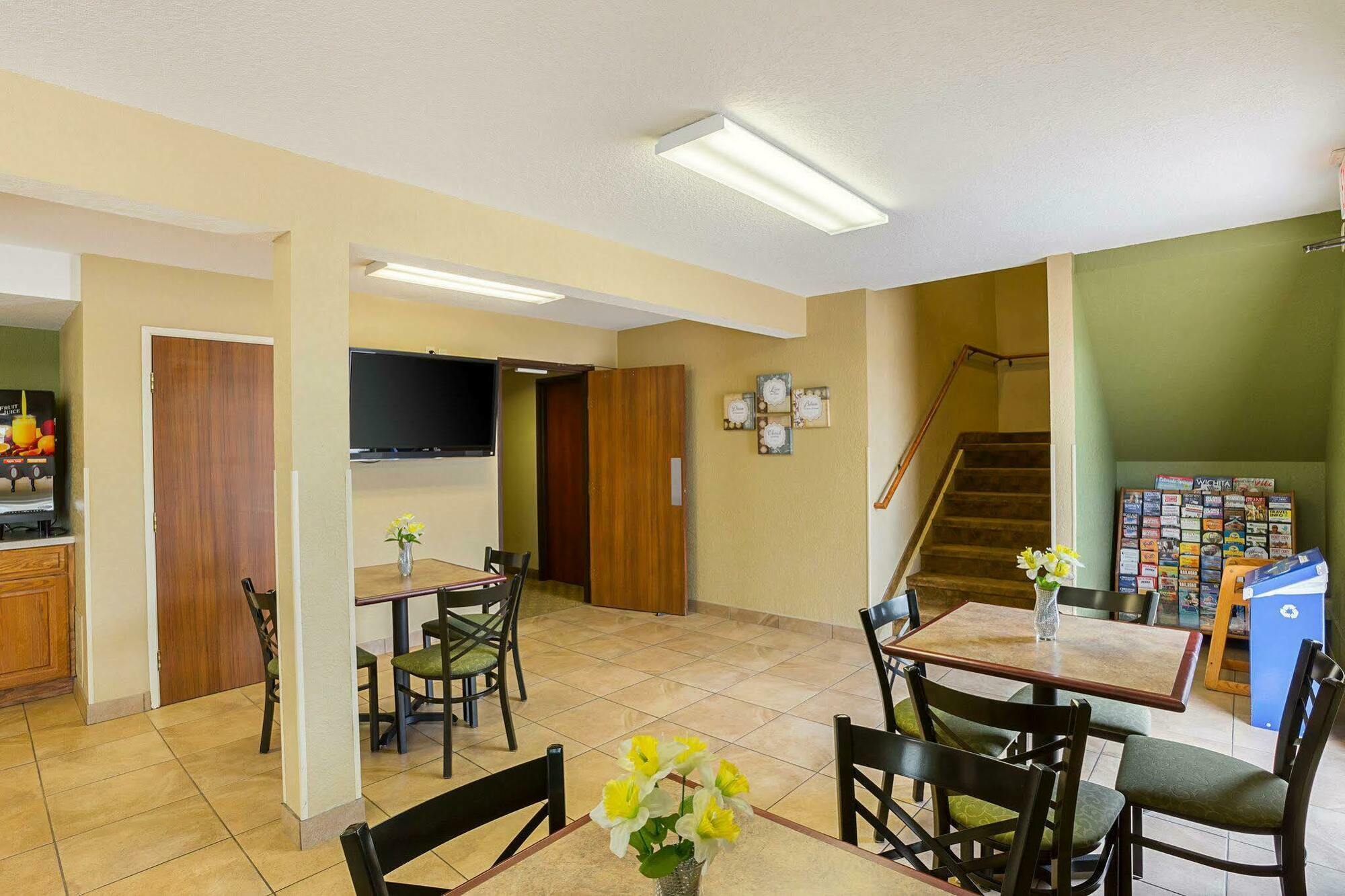 Rodeway Inn & Suites Kearney Exterior foto